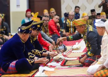 Penganugerahan Gelar Adat Tolaki kepada KASAU dan Gubernur Sultra, Simbol Amanah dan Penguatan Nilai Kepemimpinan