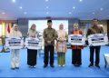 Gubernur Sultra Serahkan Bantuan Dana Pendidikan Sultra Cerdas 2026 ke 150 Mahasiswa