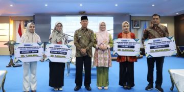Gubernur Sultra Serahkan Bantuan Dana Pendidikan Sultra Cerdas 2026 ke 150 Mahasiswa