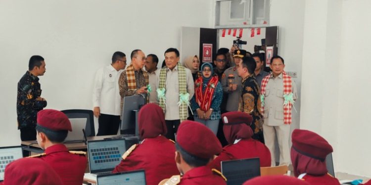 Gubernur ASR Dampingi Menko Polkam dan Mendagri Tinjau Sekolah Rakyat di Kendari