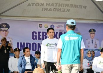 Wamendagri Pimpin Apel Gerakan Indonesia ASRI dan Tinjau Gerakan Pangan Murah di Kendari