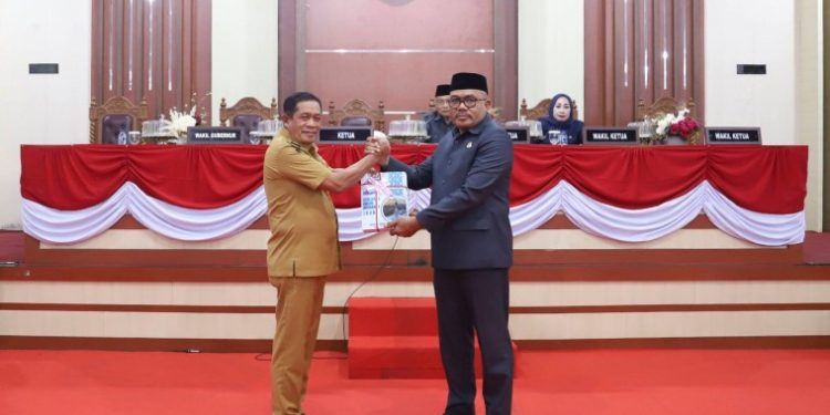 Ekonomi Sultra Tumbuh 6,23 Persen, KUA-PPAS 2027 Resmi Diserahkan ke DPRD